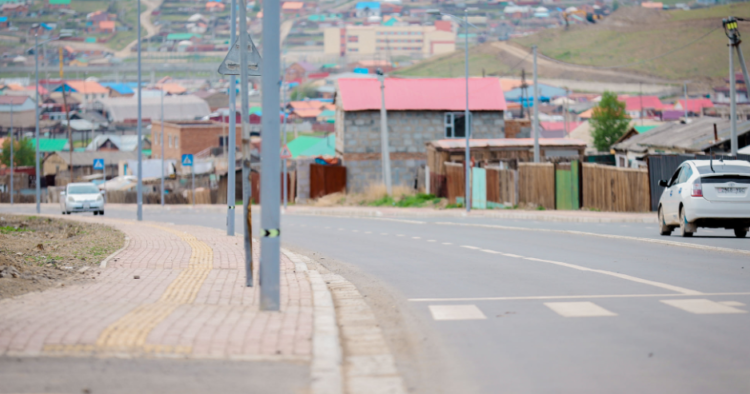 СОНГИНОХАЙРХАН ДҮҮРГЭЭР ДАЙРАН ӨНГӨРӨХ ТОЙРОГ ЗАМЫН ТРАССААР АЖИЛЛАЛАА