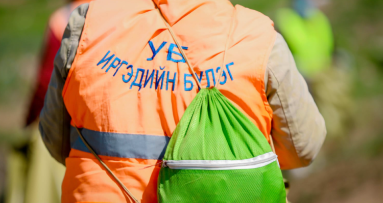 СХД-ийн хэмжээнд нийтийн эзэмшлийн зам талбайг самнан цэвэрлэх хог тэвээрлэлтийн ажил үргэлжилж байна