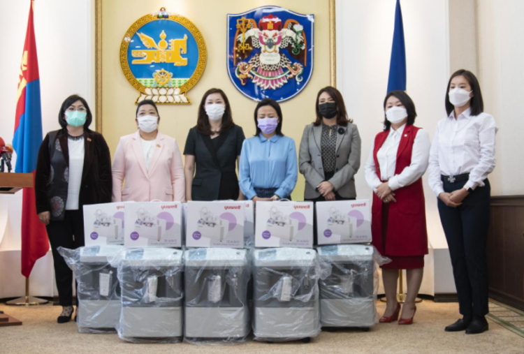 НИТХ дахь Эмэгтэйчүүдийн зөвлөлөөс эрүүл мэндийн байгууллагуудад нэн шаардлагатай тоног төхөөрөмж олгов