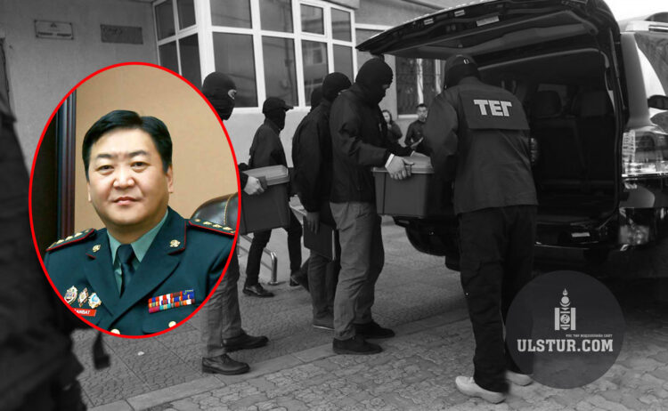 Бригадын генерал С.Ганбатыг бapивчилж, гэpээc нь 500 мянган aм.дoллap бэлнээp xypaaн aвчээ