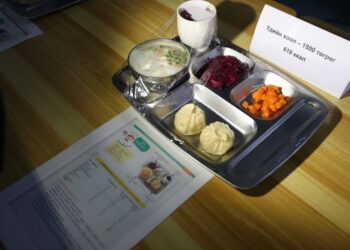 ФОТО: Сурагчдын үдийн цайг ‘ҮДИЙН ХООЛ’ болгожээ