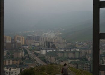АНХААР: Улаанбаатарыг бүрхсэн Сибирийн түймрийн утаа улам өтгөрөх магадлалтай