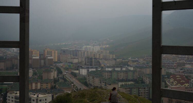 АНХААР: Улаанбаатарыг бүрхсэн Сибирийн түймрийн утаа улам өтгөрөх магадлалтай