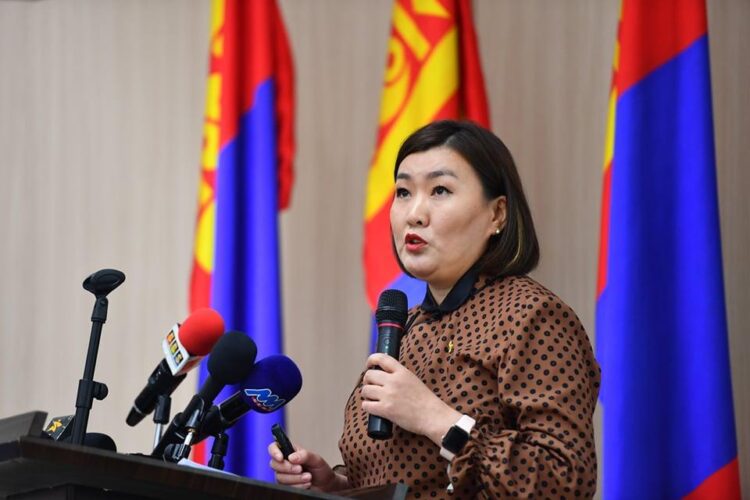 ХНХ-ын сайд А.Ариунзаяа: Эрүүл гэдгээ мэдсээр байж группын мөнгө авдаг бол эртхэн татгалзсан нь дээр