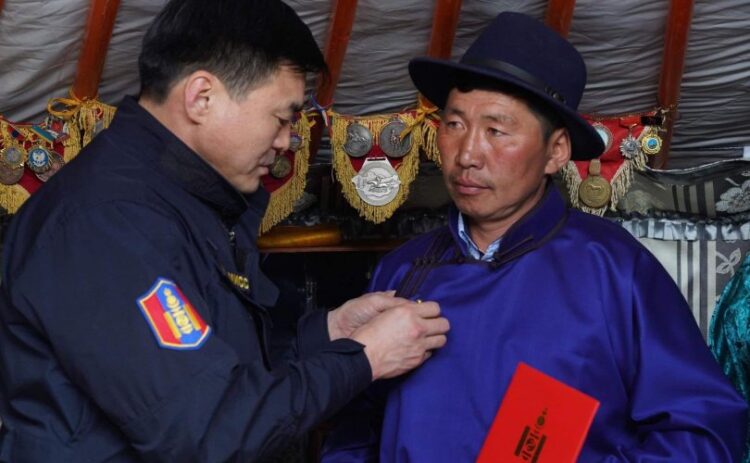 Шадар сайд Дундговь аймагт ажиллалаа