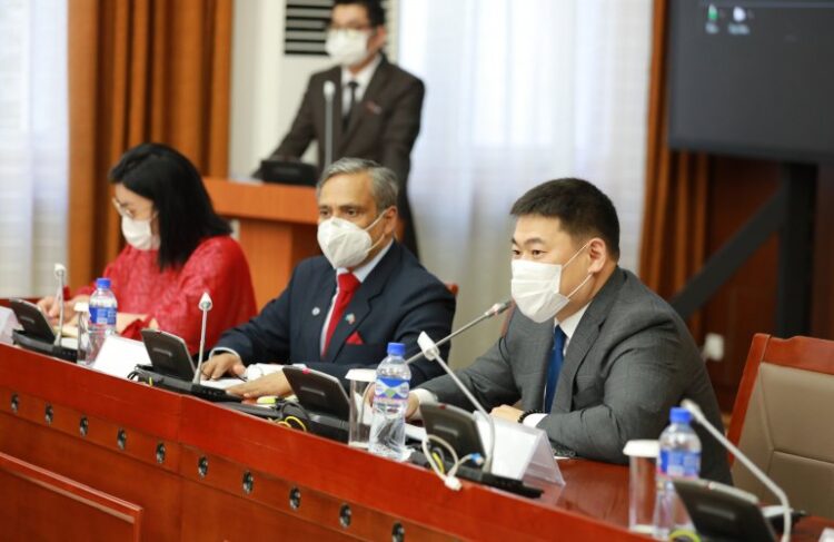 Л.Оюун-Эрдэнэ: Хүнс экспортлогч орон болох ёстой