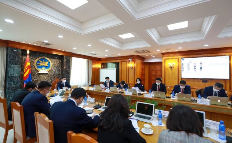 ЗГ: 100 мянган тун Pfizer вакциныг жирэмсэн, хөхүүл эхчүүдэд хийнэ