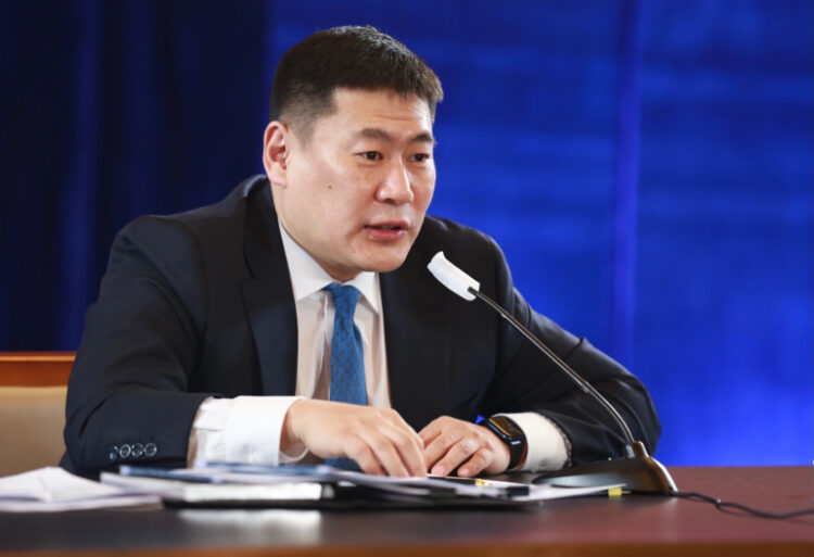 Л.Оюун-Эрдэнэ: Гypaв дaxь тyнгaa хийлгээд шинэ жилээ хамтдаа тэмдэглэе