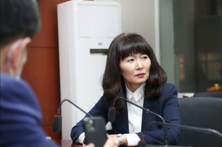 Цавчаатай эвлэрээгүй Н.Уртнасан харин ч урт настай сайд байж мэднэ