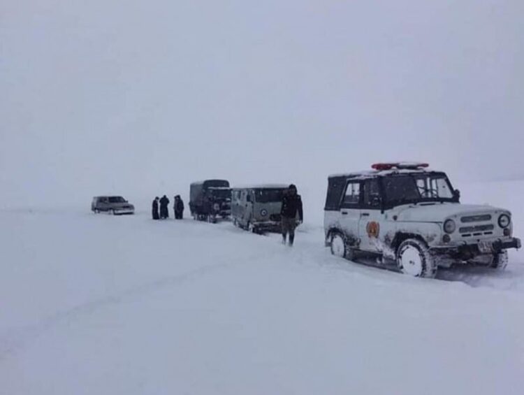 Хөвсгөл аймгийн сумдаар нойтон цас их хэмжээгээр орж, Замын хөдөлгөөнд оролцохгүй байхыг анхаарууллаа