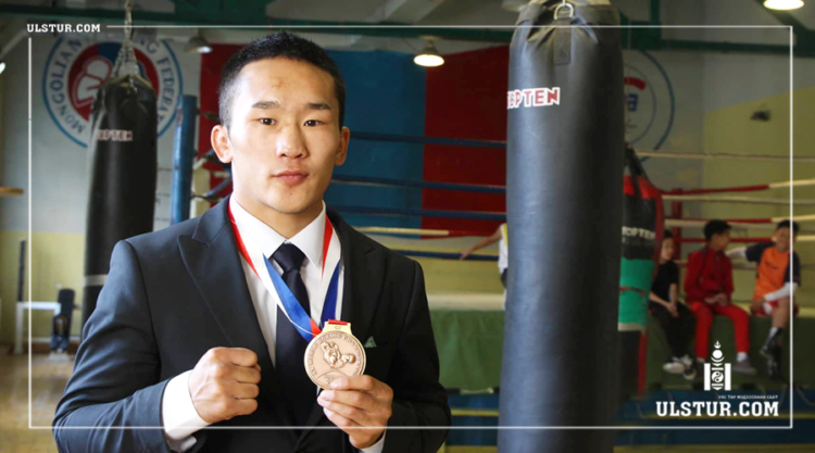 Э.Цэндбаатар мэргэжлийн боксын анхны тулаанаа ирэх сард хийнэ