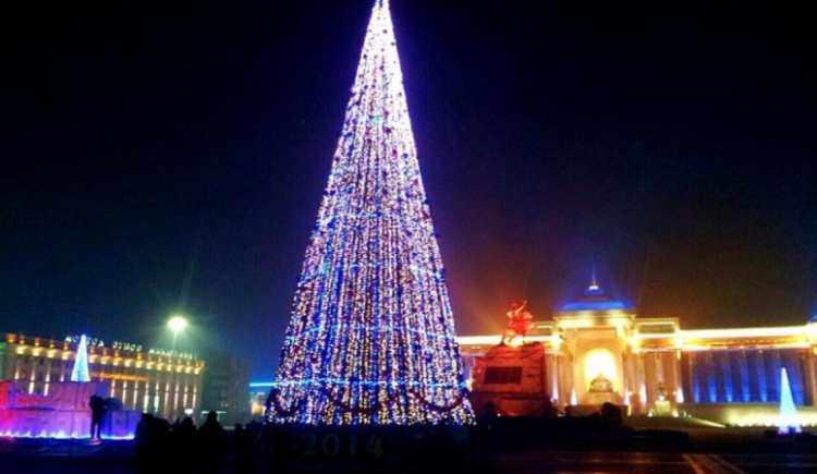 Улсын төв талбайн сүлд модны гэрлийг өнөөдөр 18:00 цагт асаана