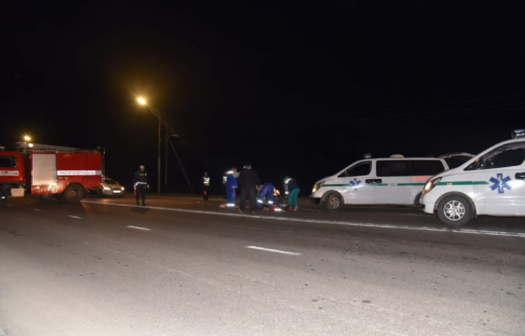 Орон нутгийн замд автомашинууд мөргөлдөж, нэг хүүхэд, хоёр том хүн алтан амиа алджээ