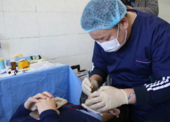 Баянхонгор аймаг : Сурагчдыг шүдний үзлэгт хамруулж байна