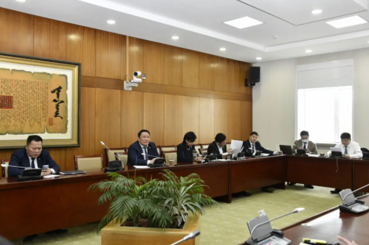 Дэд, орлогч дарга нарын 80 орон тоог цөөлөхөд 1.3 тэрбумыг хэмнээ