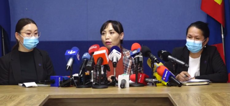 Ээж, аав нь согтуу байсан тул нярайг түр хамгаалах байранд авжээ