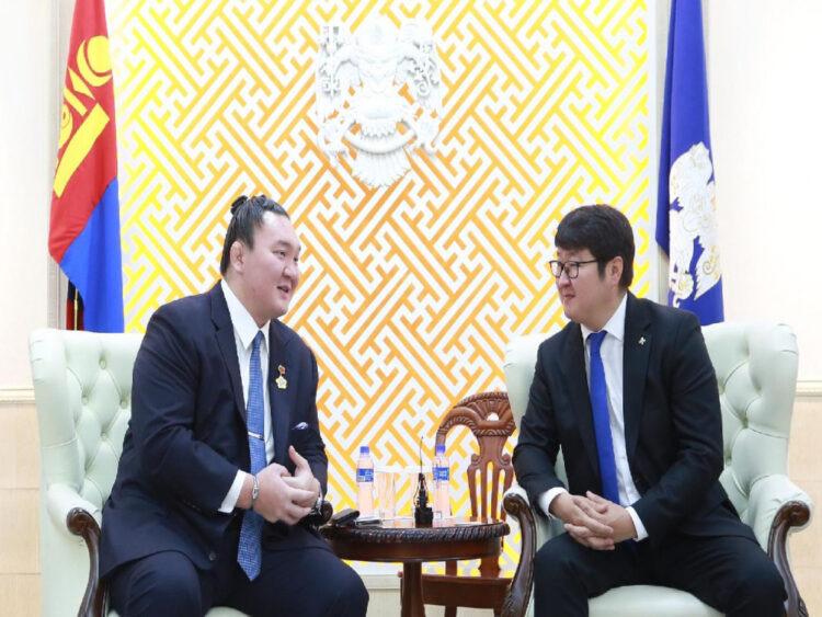 Ж.Мөнхбат агсны гэрэлт хөшөөг Үндэсний цэцэрлэгт хүрээлэнд байгуулах хүсэлтээ танилцуулав