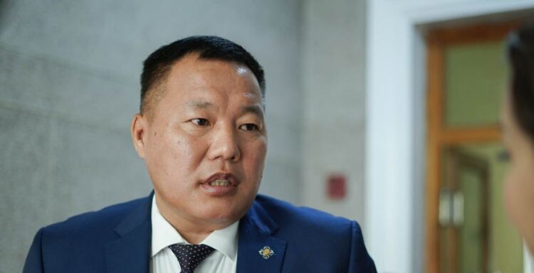 АН: Засгийн газар төсвөөс гадуурх зарцуулалтыг их хийж байна