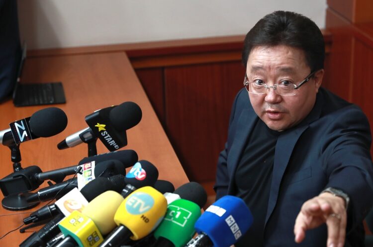 Ерөнхийлөгч, Ерөнхий сайд нарыг challenge-д дуудав