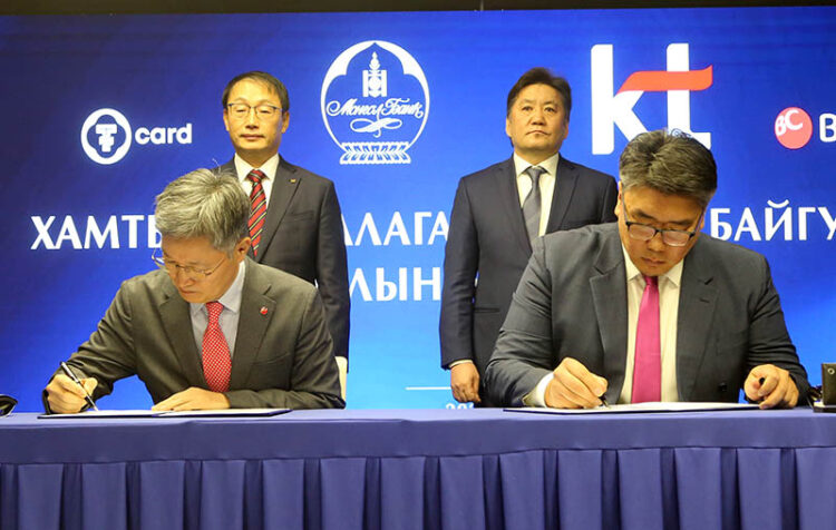 Монголчууд төгрөгийн картаар олон улсад гүйлгээ хийх боломж ойртлоо