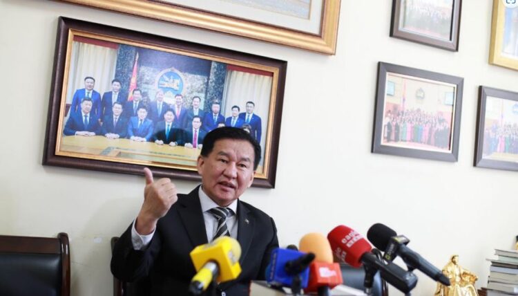 “Дарханы үйлдвэрээ барьчихвал Zara зэрэг дэлхийн бренд арьс, ширийг булаацалдаад л авна”