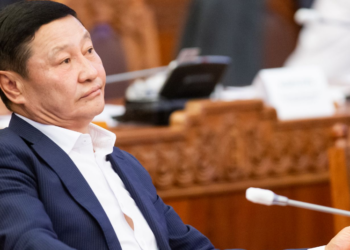 Н.АЛТАНХУЯГ: АРД ТҮМНИЙ ӨМНӨ НҮҮР БАРДАМ ЗОГСОЖ БАЙГААД “ЦААШ ХАРЧИХМААР” БАЙНА