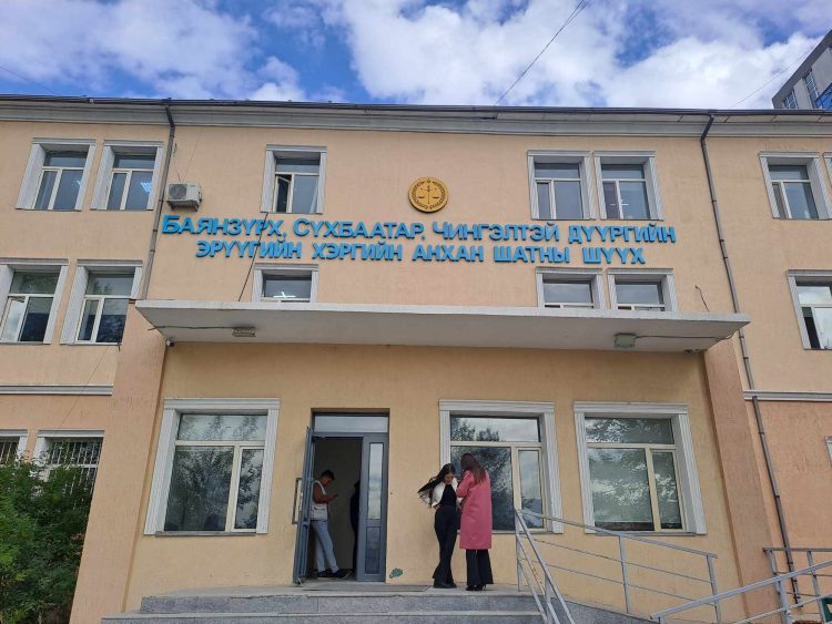 “Миний үйлчлүүлэгч Т.Аюурсайхан ааваас нь өвлөгдөн ирсэн өндөр үнэлгээ бүхий маркийн цуглуулгатай байсан”