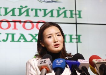 Э.Пүрэвсүрэн: Хогийн цэгт зүгээр л хаягдаж буй архины шилийг тушаасан иргэд ₮12 саяын орлого олох боломж байна