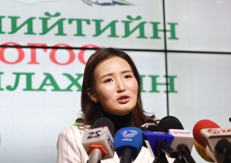 Э.Пүрэвсүрэн: Хогийн цэгт зүгээр л хаягдаж буй архины шилийг тушаасан иргэд ₮12 саяын орлого олох боломж байна