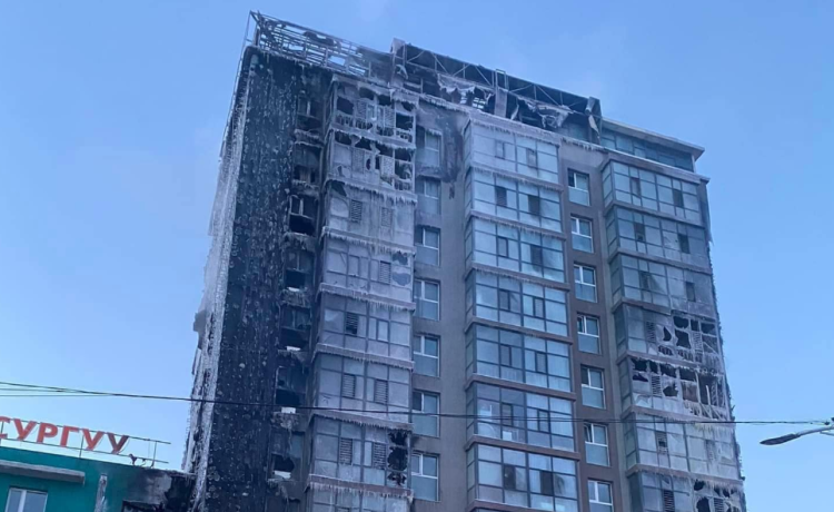 ШУУРХАЙ: Дэлбэрэлтийн улмаас шатсан “Эдү таун” хотхоны барилгыг “Газар хөдлөлтөд тэсвэргүй болсон” гэх дүгнэлт гарчээ