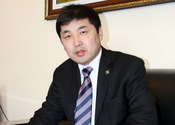 З.Баянсэлэнгэ О.Баасанхүүг ‘хүн хог’ гэв