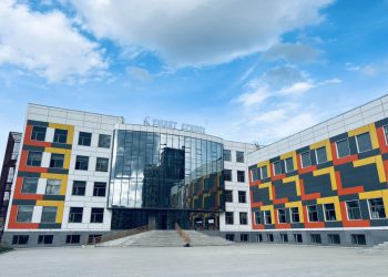 Дуучин Т.Баясгалангийн нэр дээрх барилгыг давхар худалдсанаас дунд сурагчдын хичээл тасалдахад хүрчээ