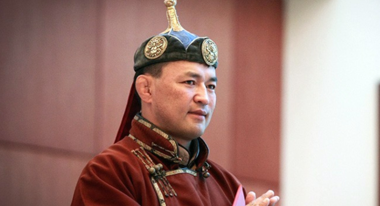 Дархан аварга А.Сүхбатыг ₮1 саяар торгоод явуулжээ