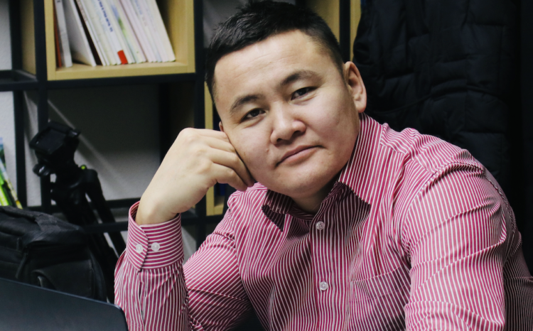 Монголын төрд дүр эсгэсэн эх орончид байсаар байна