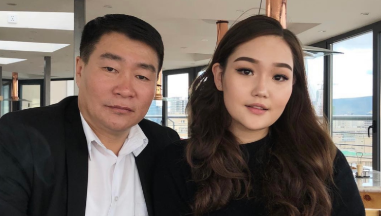 Г.Батбаяр агсны охин Б.Ариунзаяагаас мэдүүлэг авахаар саатуулжээ