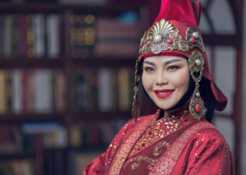 Дуучин А.Түмэн-Өлзий хоёр дахь хүүхдээ өлгийдөж авлаа