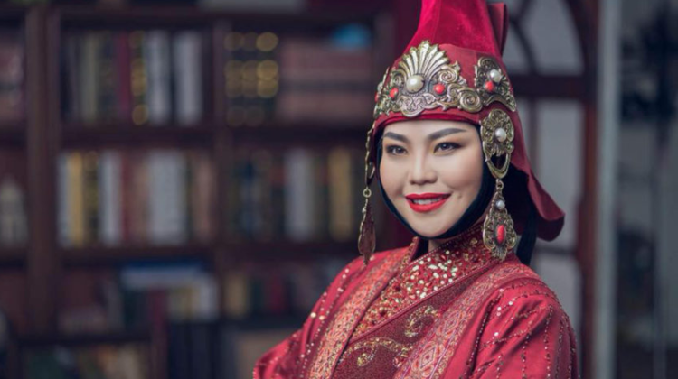 Дуучин А.Түмэн-Өлзий хоёр дахь хүүхдээ өлгийдөж авлаа