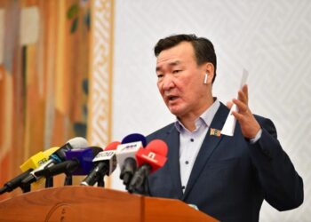 С.Ганбаатар: Цахилгаан, дулааны үнийг үндэслэлгүй өсгөсөн Засгийн газарт хариуцлага тооцно