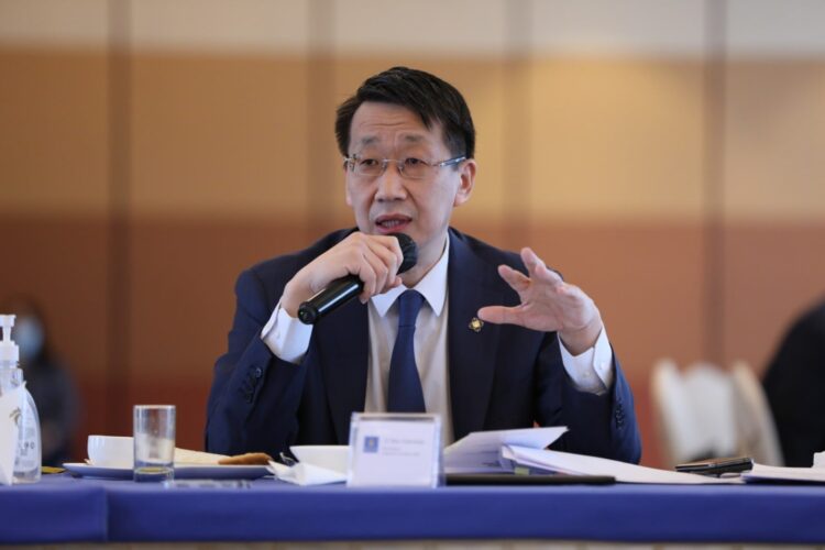 Л.Энх-Амгалан: Цалинтай ээжийн ₮50 мянгыг 500 мянган төгрөг болгох боломжгүй