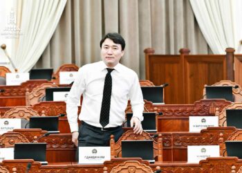 ЭТТ ХК-ны туслан гүйцэтгэгч Хятадын 100 хувийн хөрөнгө оруулалттай ТТЖВСиӨү ХХК-ны ажилчдын эрх зөрчигдөж байгаа болон цалин хөлсөө хуулийн дагуу бодохгүй байна гэж өлсгөлөн зарлажээ