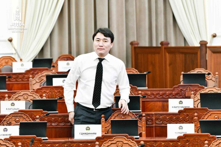 ЭТТ ХК-ны туслан гүйцэтгэгч Хятадын 100 хувийн хөрөнгө оруулалттай ТТЖВСиӨү ХХК-ны ажилчдын эрх зөрчигдөж байгаа болон цалин хөлсөө хуулийн дагуу бодохгүй байна гэж өлсгөлөн зарлажээ