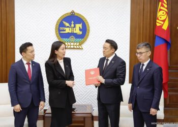 Нийтээр тэмдэглэх баярын болон тэмдэглэлт өдрүүдийн тухай хуульд нэмэлт оруулах тухай хуулийн төсөл өргөн мэдүүлэв