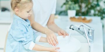 Зөвлөмж: Хүүхдийн насанд тохирсон гэрийн ажлууд