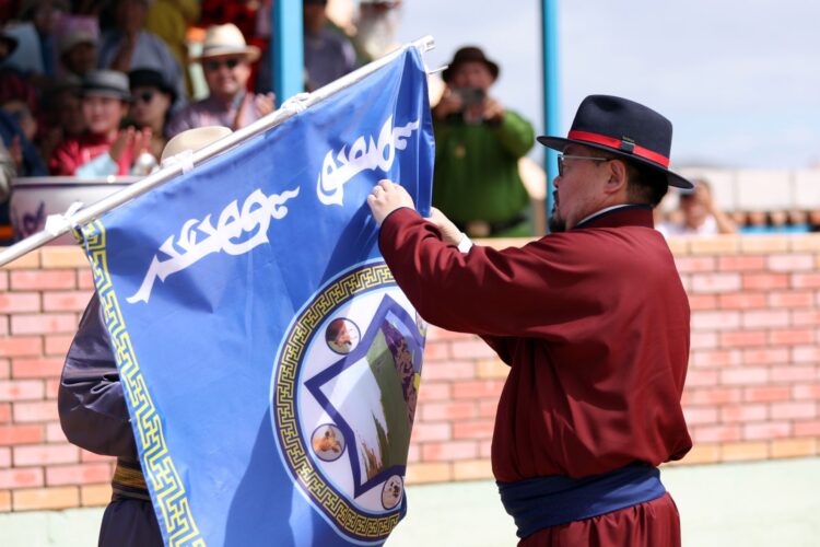 Төв аймгийн Бүрэн сумыг Хөдөлмөрийн гавьяаны улаан тугийн одонгоор шагналаа