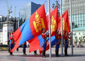 Дуу цахилгаантай аадар бороо орно
