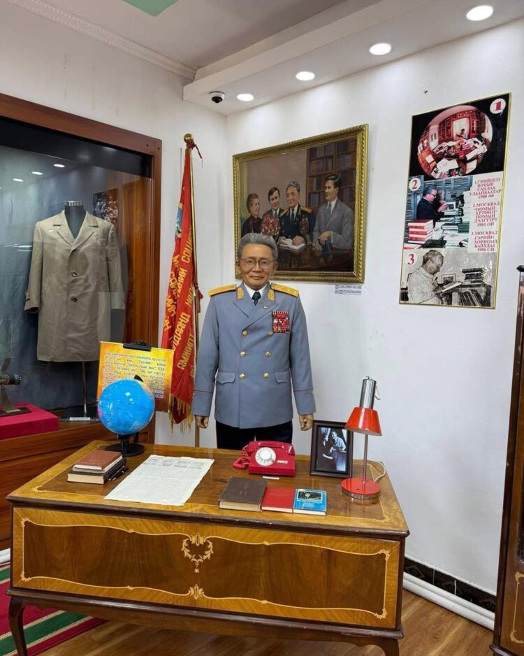 МАРШАЛ Ю.ЦЭДЭНБАЛ ҮЗЭСГЭЛЭН НЭЭГДЛЭЭ