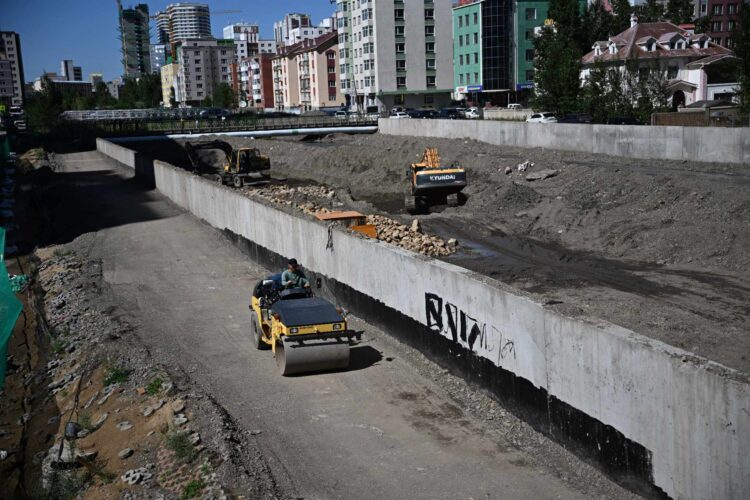 Сэлбэ голын үерийн хамгаалалтын түшиц хана барих ажлыг наймдугаар сарын 20-нд дуусгана
