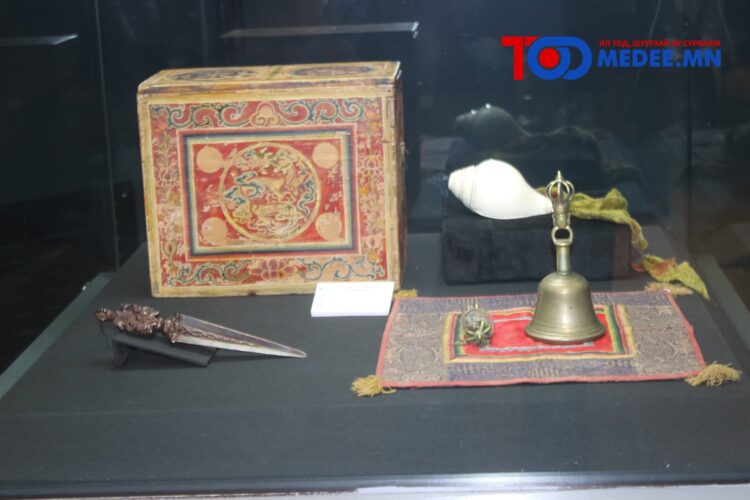 Монголын Үндэсний музей нь Үндэсний их баяр наадмыг угтан ‘Монгол авдар’ үзэсгэлэнг үзэгч олондоо толилуулж байна