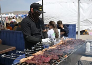 Үндэсний их баяр наадмын худалдаа, үйлчилгээний зөвшөөрлийн хүсэлтийг цахимаар авч эхэллээ