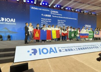 ОЛОН УЛСЫН ХИЙМЭЛ ОЮУНЫ ХОЁРДУГААР ОЛИМПИАДААС ХОС ХҮРЭЛ МЕДАЛЬ ХҮРТЛЭЭ
